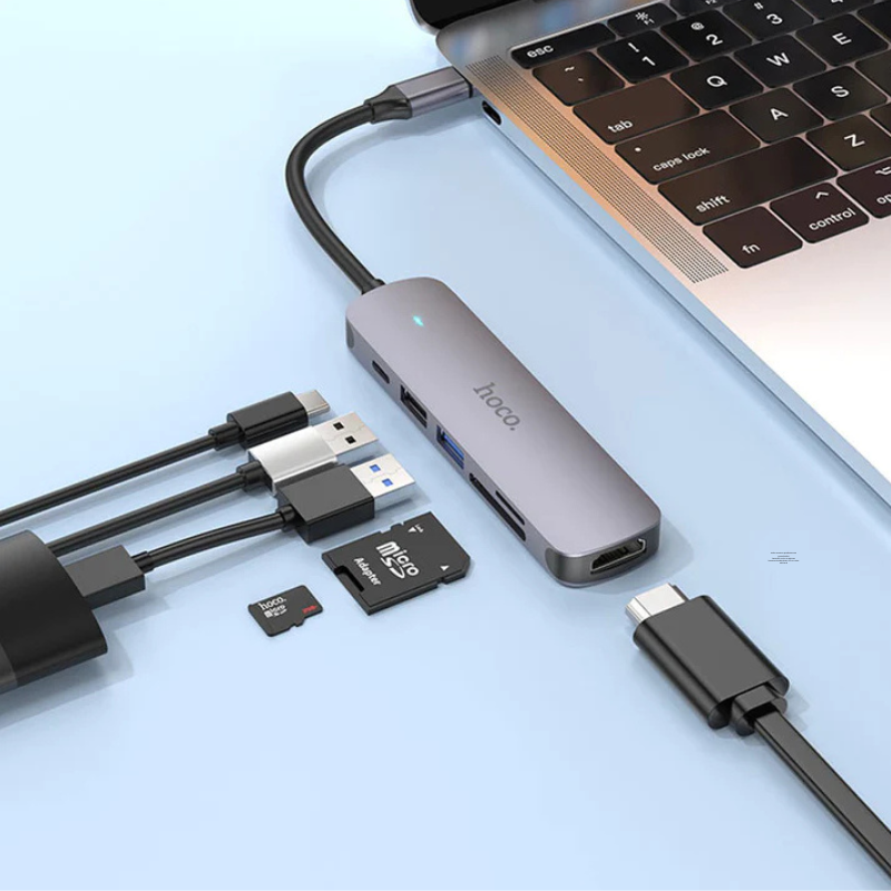 tiene diferentes entradas